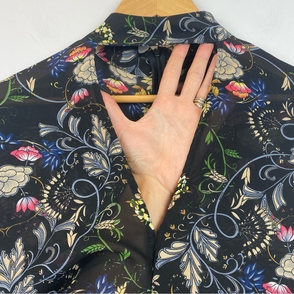 LUCCA • floral v neck choker blouse - Picture 9 of 15